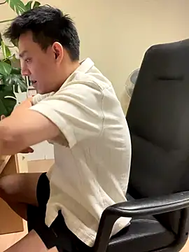 Snapshot of latava chatting on 11.05.25 latava online show from 11.05.25