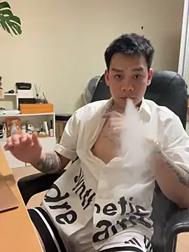 Snapshot of latava chatting on 11.07.25 latava online show from 11.07.25