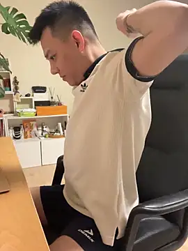 Snapshot of latava chatting on 11.12.25 latava online show from 11.12.25