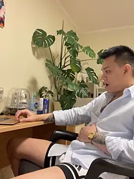 Snapshot of latava chatting on 11.14.25 latava online show from 11.14.25