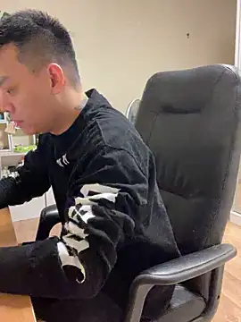 Snapshot of latava chatting on 11.15.25 latava online show from 11.15.25