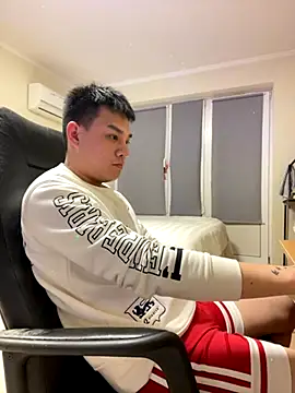 Snapshot of latava chatting on 11.27.25 latava online show from 11.27.25