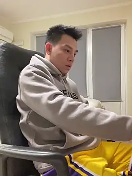 Snapshot of latava chatting on 11.28.25 latava online show from 11.28.25