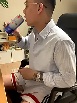 Snapshot of latava chatting on 12.01.25 latava online show from 12.01.25