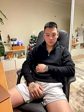 Snapshot of latava chatting on 12.02.25 latava online show from 12.02.25