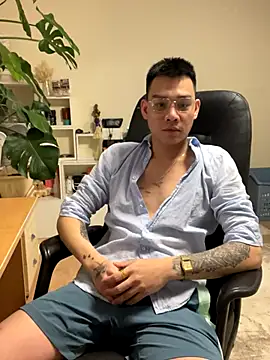 Snapshot of latava chatting on 12.03.25 latava online show from 12.03.25