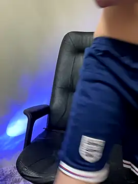 Snapshot of latava chatting on 12.13.25 latava online show from 12.13.25