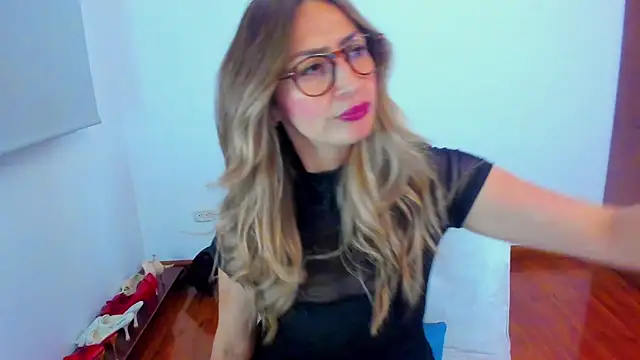 Snapshot of Velourmuse chatting on 07.14.26 Velourmuse online show from 07.14.26