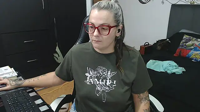 perlagoloza05 online show from 10.30.25