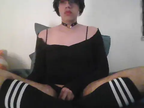 Snapshot of Sunny_Pebble chatting on 11.29.25 Sunny Pebble online show from 11.29.25