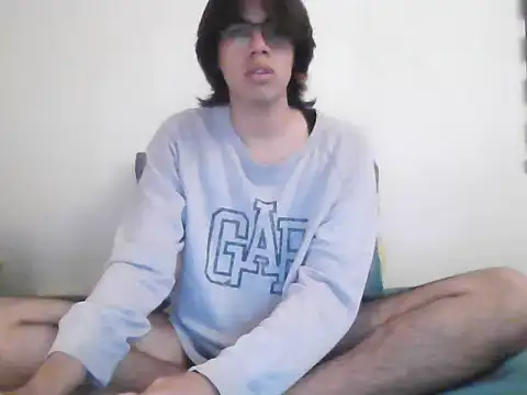 Snapshot of Sunny_Pebble chatting on 12.01.25 Sunny Pebble online show from 12.01.25