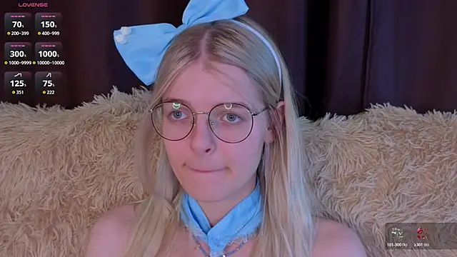 MonicaShiny online show from 11.03.25