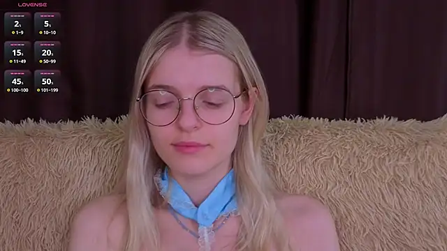 MonicaShiny online show from 11.10.25