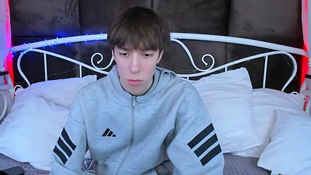 Snapshot of MarkBranston chatting on 02.05.26 MarkBranston online show from 02.05.26