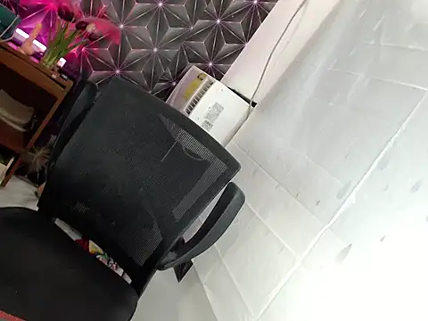 Snapshot of Hot_chely chatting on 10.24.25 Hot chely online show from 10.24.25