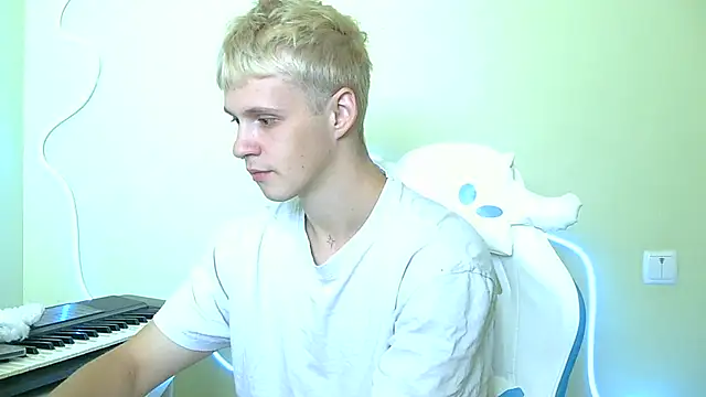 Snapshot of _Timmy_Boy_ chatting on 10.04.25  Timmy Boy  online show from 10.04.25