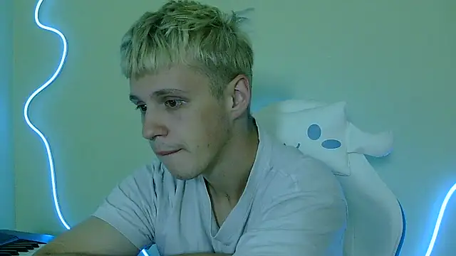 Snapshot of _Timmy_Boy_ chatting on 10.07.25  Timmy Boy  online show from 10.07.25