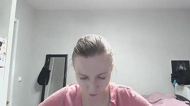 Snapshot of sophieryder chatting on 11.12.25 sophieryder online show from 11.12.25