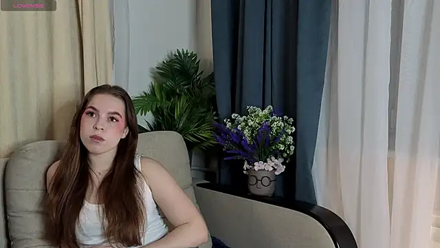 Snapshot of ToniaRoehr chatting on 10.17.25 ToniaRoehr online show from 10.17.25