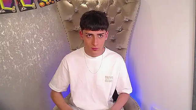 Snapshot of MateoMitchell chatting on 10.17.25 MateoMitchell online show from 10.17.25