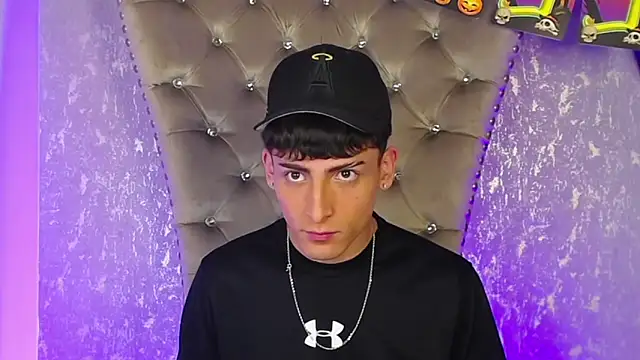 Snapshot of MateoMitchell chatting on 10.19.25 MateoMitchell online show from 10.19.25