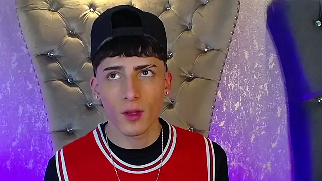 Snapshot of MateoMitchell chatting on 10.23.25 MateoMitchell online show from 10.23.25