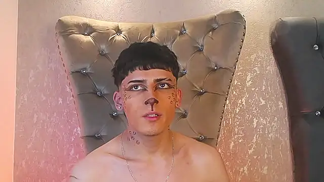 Snapshot of MateoMitchell chatting on 10.24.25 MateoMitchell online show from 10.24.25