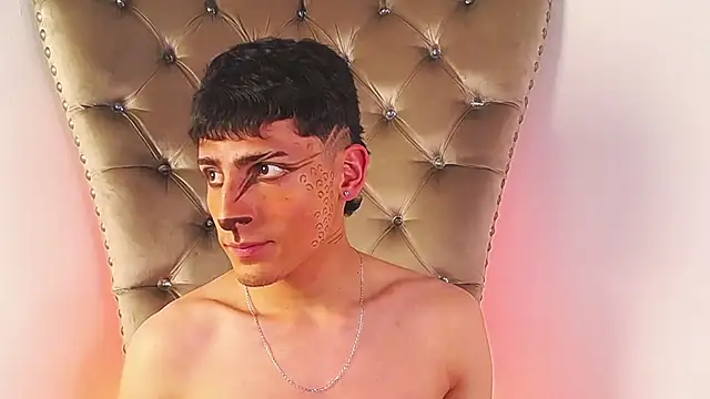 Snapshot of MateoMitchell chatting on 10.27.25 MateoMitchell online show from 10.27.25