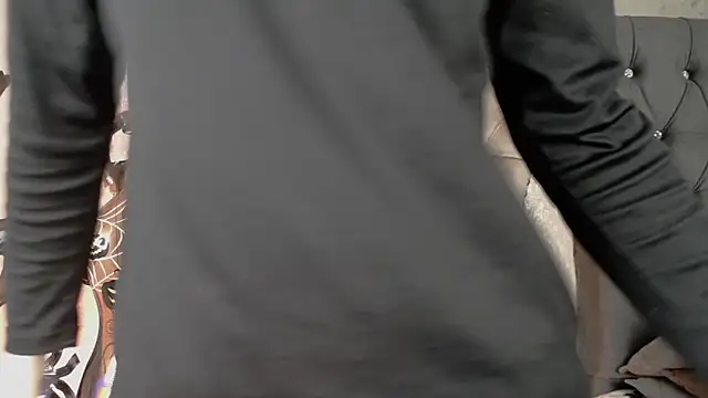 Snapshot of MateoMitchell chatting on 10.31.25 MateoMitchell online show from 10.31.25