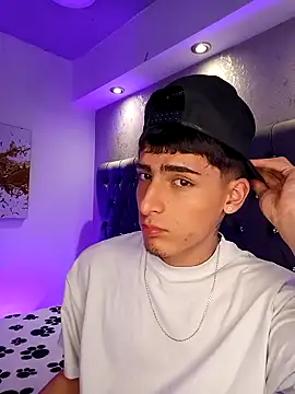 Snapshot of MateoMitchell chatting on 11.14.25 MateoMitchell online show from 11.14.25