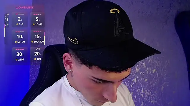 Snapshot of MateoMitchell chatting on 11.20.25 MateoMitchell online show from 11.20.25