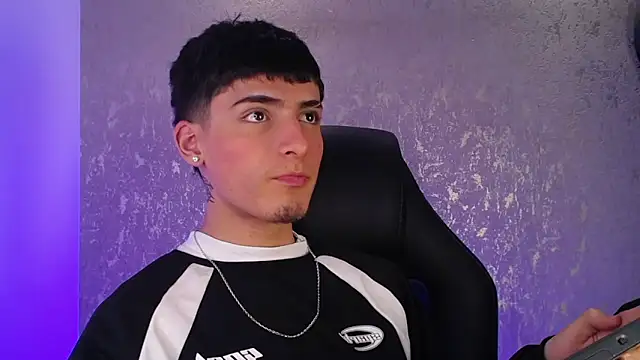 Snapshot of MateoMitchell chatting on 11.24.25 MateoMitchell online show from 11.24.25