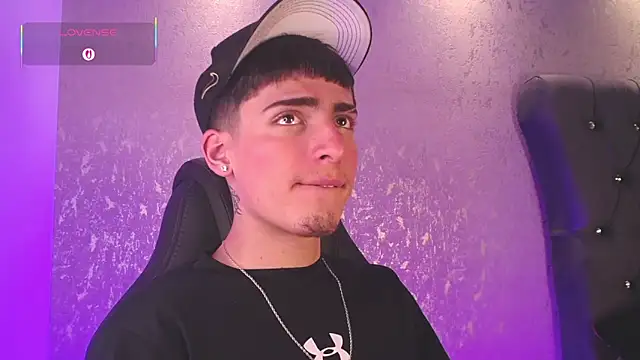 Snapshot of MateoMitchell chatting on 11.25.25 MateoMitchell online show from 11.25.25