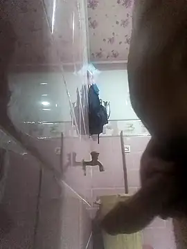 Snapshot of Iuhggikk chatting on 10.04.25 Iuhggikk online show from 10.04.25