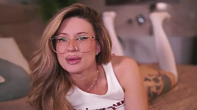 Snapshot of AvaMaddisson chatting on 03.11.26 AvaMaddisson online show from 03.11.26