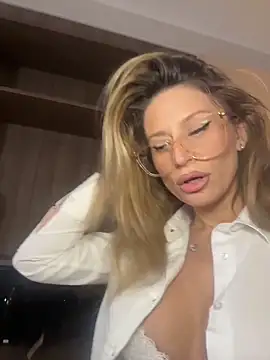 Snapshot of AvaMaddisson chatting on 03.16.26 AvaMaddisson online show from 03.16.26