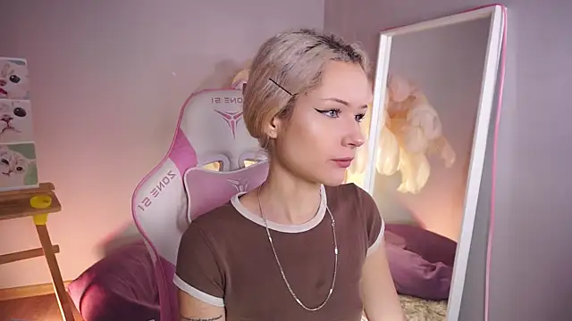 Snapshot of Celeste_eyes0n chatting on 10.14.25 Celeste eyes0n online show from 10.14.25