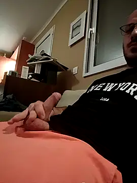 Snapshot of arksex32 chatting on 04.13.26 arksex32 online show from 04.13.26