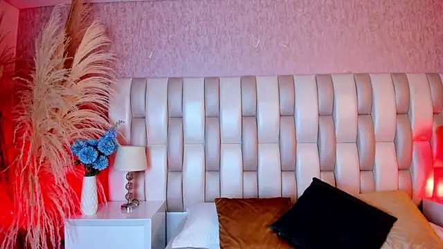 Lizzi hotman online show from 10.24.25