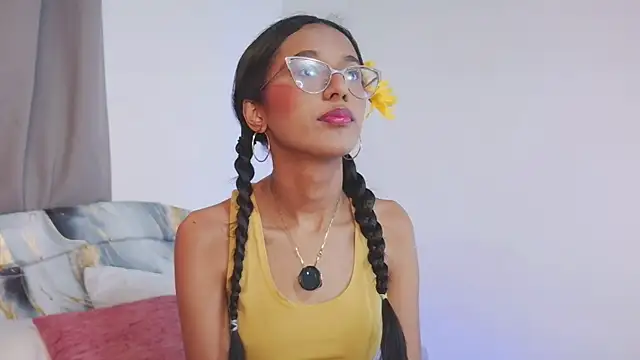 luna valen online show from 10.23.25