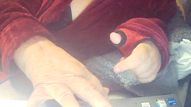 Playful MILF Demi online show from 10.29.25