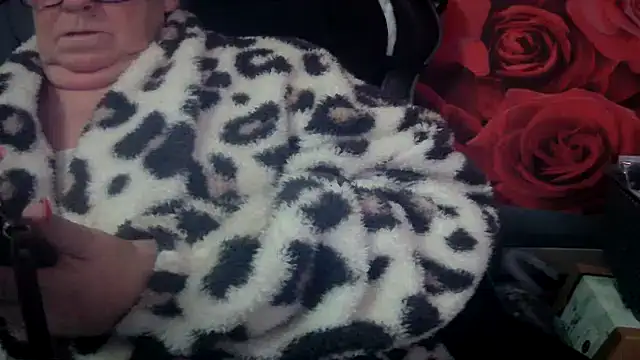 Playful MILF Demi online show from 03.12.26