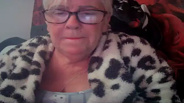 Playful MILF Demi online show from 04.30.26