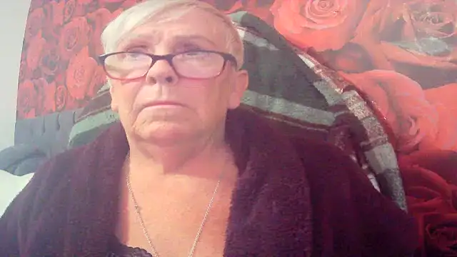 Playful MILF Demi online show from 06.08.26
