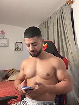 Ezzio Scolaro online show from 11.26.25