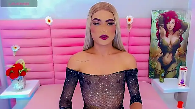 Snapshot of miss_dania75 chatting on 10.22.25 miss dania75 online show from 10.22.25