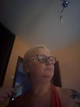 NieMaJazdyBezGwiazdy7883 online show from 10.26.25