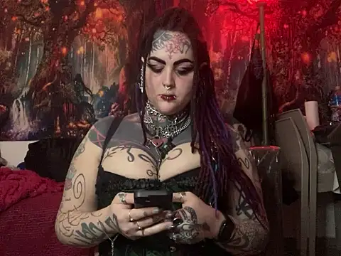 Snapshot of nyxvelon chatting on 12.18.25 nyxvelon online show from 12.18.25