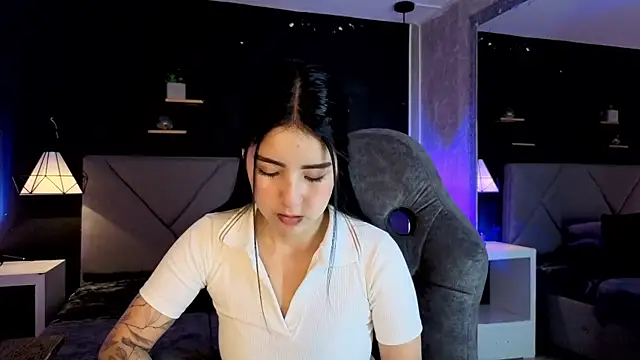 Snapshot of giapearl25 chatting on 11.08.25 giapearl25 online show from 11.08.25