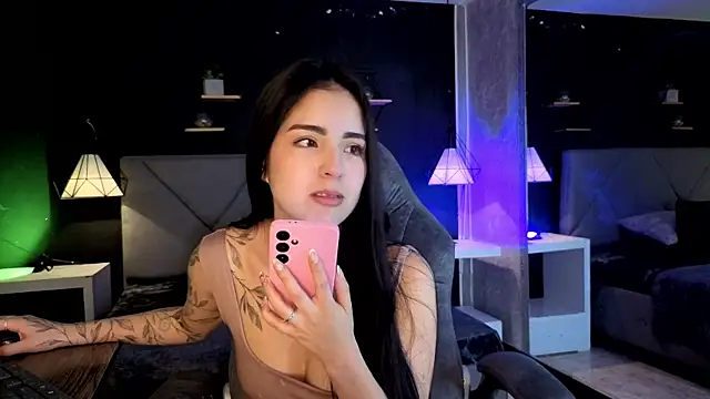 Snapshot of giapearl25 chatting on 12.04.25 giapearl25 online show from 12.04.25